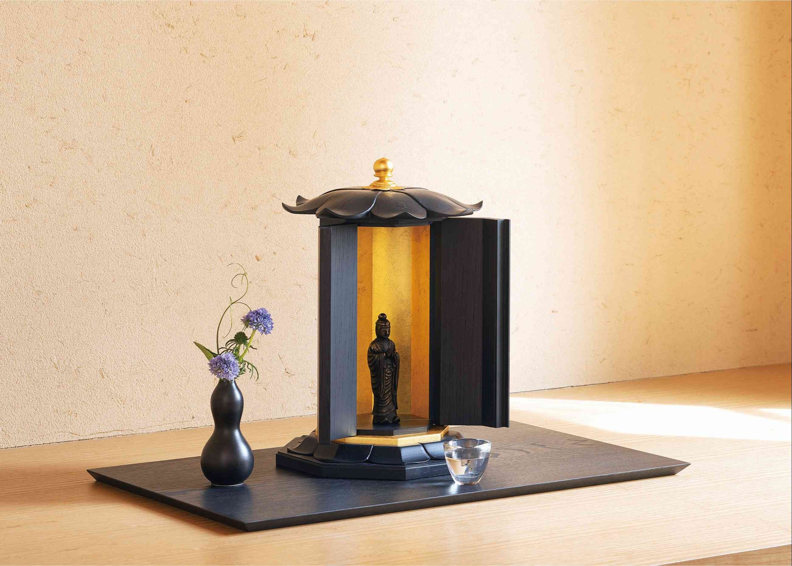 仏具 厨子 天然木 漆 俗っぽい
