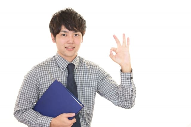 OKサイン スーツの男性