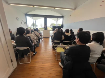 大阪メモリアルパークにて、竹田恒泰氏プロデュース「竹田式古墳墓」の第6回現地説明会を開催！当日は117名が参加～前方後円墳～